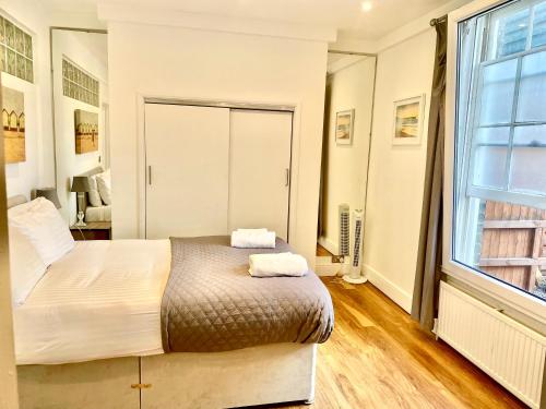 Et opholdsområde på EMMANUEL HOUSE - Beautiful 1-Bedroom Apt In Central Cambridge - Historical Building