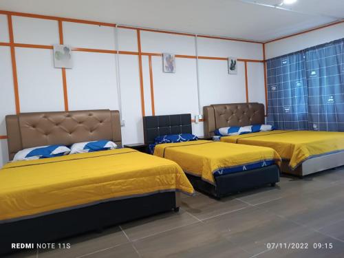 A bed or beds in a room at Juara Ocean Chalet