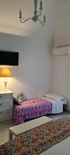 A bed or beds in a room at La Casetta di Meta