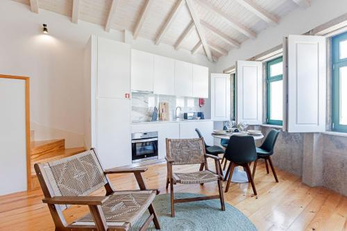 D. João IV Apartments by LovelyStay