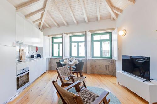D. João IV Apartments by LovelyStay