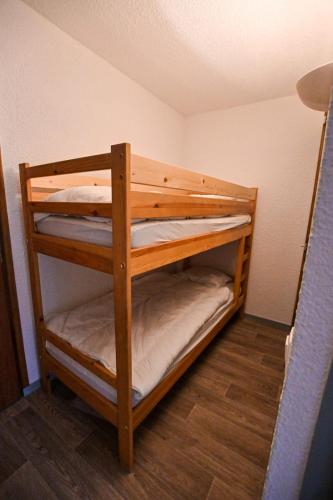 - un ensemble de lits superposés dans une chambre dans l'établissement 24 M With Terrace Near The Center And The Slopes, à Saint-Gervais-les-Bains