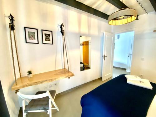 a room with a hanging bed and a mirror at Villa Rio by Valada Village in Valada