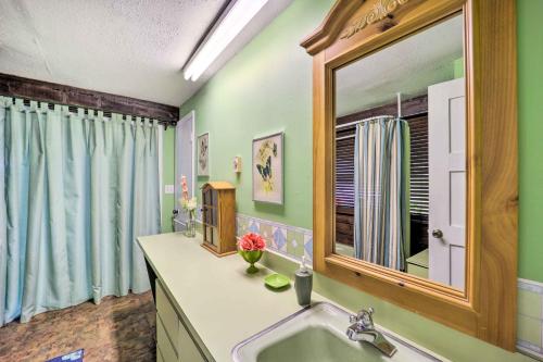 Fotografie z fotogalerie ubytování Furnished Deck and Home Gym Bakersville Retreat! v destinaci Bakersville