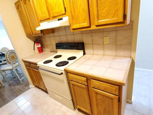 A kitchen or kitchenette at Lovely and spacious, 2 bedrooms and 2 bathrooms