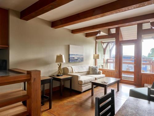 Fotografie z fotogalerie ubytování Beautiful Condo In A Great Location, Oceanfront Complex - Oe v destinaci Ucluelet