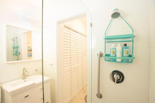 a bathroom with a shower and a sink at Casa Limonada Boutique Motel in Sarasota