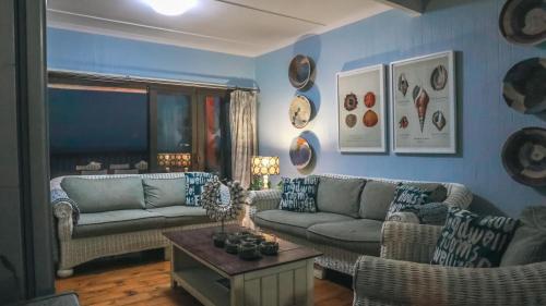 a living room with two couches and a table at Campismo Ninho Villa 26 - Ponta Malongane in Ponta Malongane