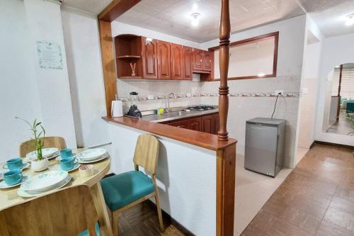 a kitchen with a table with chairs and a counter top at Hermosos apartamentos en Funza in Funza
