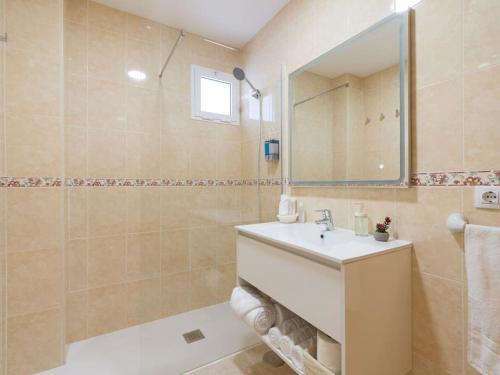 a bathroom with a sink and a shower with a mirror at Vivienda Vacacional Irene in Arinaga