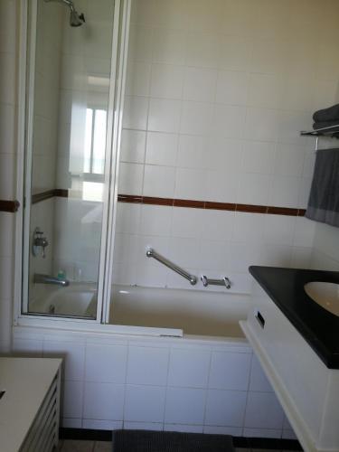 Ένα μπάνιο στο Strand Beach Road Unit 416