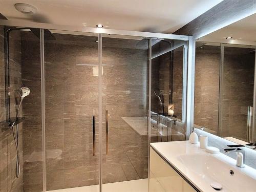 a bathroom with a glass shower and a sink at Appartement Les Gets, 5 pièces, 8 personnes - FR-1-598-99 in Les Gets