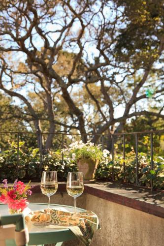 Κήπος έξω από το Old Monterey Inn