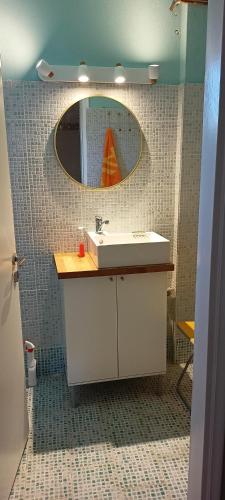 a bathroom with a sink and a mirror at Beachfront 3-bedroom apartment in Salamina