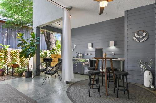 Αίθριο ή υπαίθριος χώρος στο Best Location Pet Friendly Fenced Yard