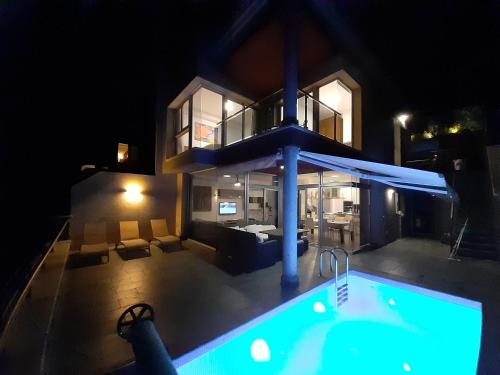 Swimmingpoolen hos eller tæt på Villa Mirador los Corales Heated pool opcional