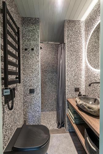 Koupelna v ubytování BRENDIS -'Virš Ąžuolų' - Forest SPA - FREE jacuzzi