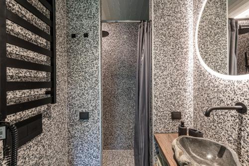 Koupelna v ubytování BRENDIS -'Virš Ąžuolų' - Forest SPA - FREE jacuzzi