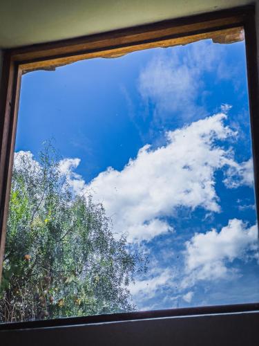 a window view of a blue sky with clouds at El Albergue Ollantaytambo in Ollantaytambo