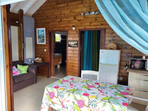 a bedroom with a bed and a kitchen with a refrigerator at Gite de charme in Trois-Rivières