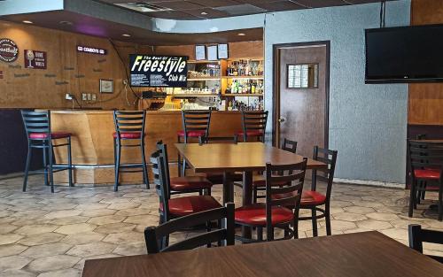 Lounge nebo bar v ubytování HOTEL MARIPINA