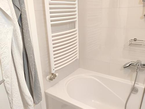 Izzy - 5 min walk from the main square