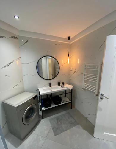 a bathroom with a sink and a washing machine at Cosy Flat Lac 1, Tunis in Tunis
