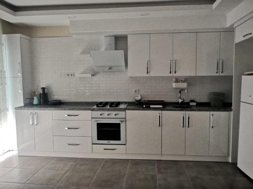 Kuchyň nebo kuchyňský kout v ubytování Ferienwohnung in Finike, 150 Meter vom Meer entfernt 3