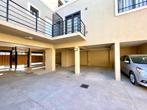 a car parked in a parking lot next to a building at Lumiere Apartments - Departamento en Complejo Residencial in Mendoza