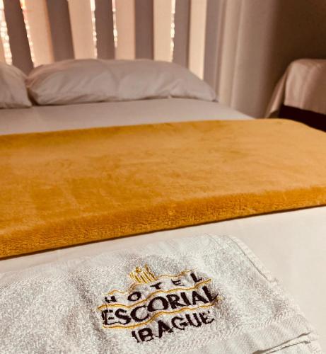 a close up of a bed with a sign on it at Hotel Escorial Ibagué in Ibagué