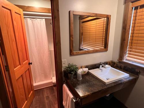 Teton Teepee Lodgeにあるバスルーム