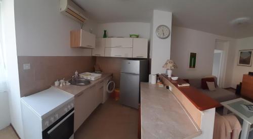 Holiday apartments Palit, Rab - 20000