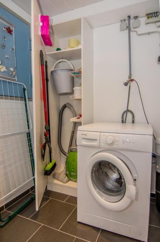 a washer and dryer in a laundry room at Ferienwohnung Lerch in Bregenz