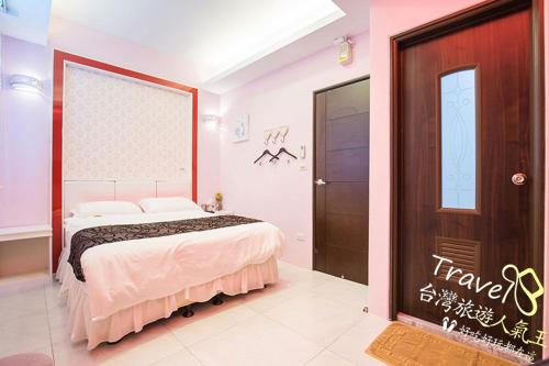 Flowers Blooming Homestayにあるベッド