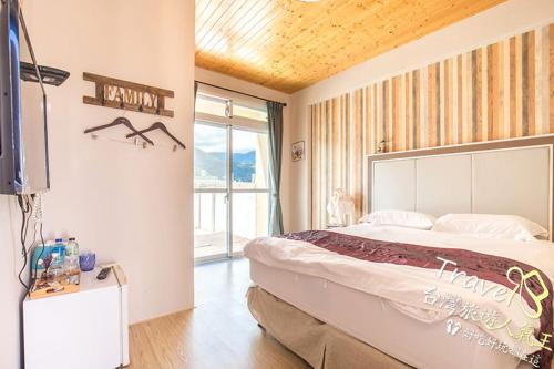 a bedroom with a large bed and a television at Flowers Blooming Homestay in Jian