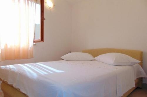 Postel nebo postele na pokoji v ubytování Apartments by the sea Cove Donja Kruscica - Donja Krusica, Solta - 17064