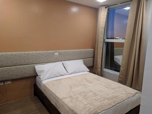 Un pat sau paturi într-o cameră la D' Loft Iligan
