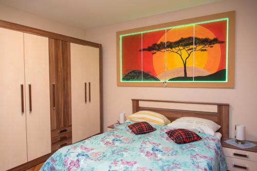 a bedroom with a bed and a painting on the wall at Apartments with WiFi Daruvar, Bjelovarska - 17093 in Daruvar