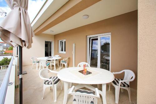 Apartments by the sea Bibinje, Zadar - 17269
