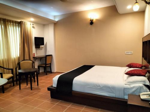 Un pat sau paturi într-o cameră la Hotel Bright Heritage