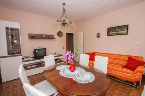 Apartments by the sea Arbanija, Ciovo - 17280