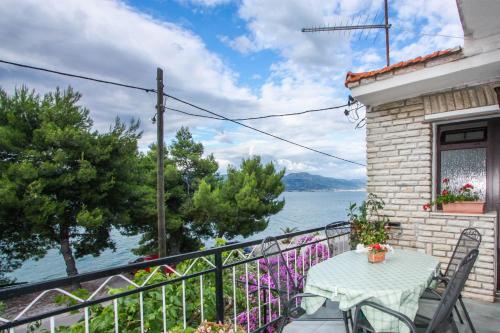 Apartments by the sea Arbanija, Ciovo - 17280
