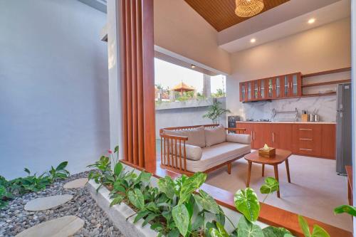 Kuchyň nebo kuchyňský kout v ubytování Villa Casa Natura 15 - 2 BRV with private pool 15 mins to Ubud