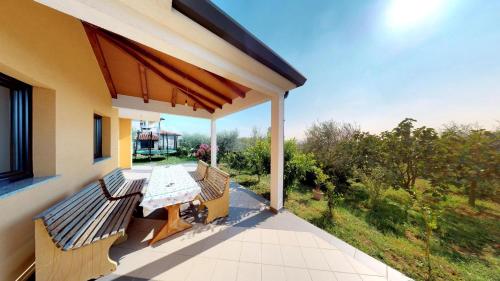 Apartments with parking space Vilanija, Umag - 17240