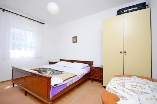 Apartments with parking space Rogoznica - 17318