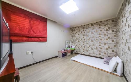 Кровать или кровати в номере J Motel Gwangalli Busan