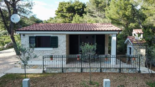 Fotografie z fotogalerie ubytování Secluded fisherman's cottage Cove Duga, Ciovo - 17349 v destinaci Okrug Gornji