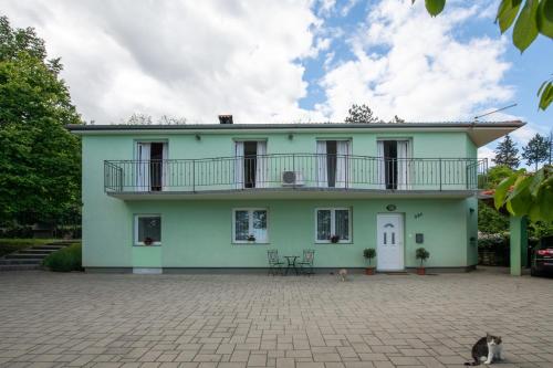 Zdjęcie z galerii obiektu Apartments with a parking space Liganj, Opatija - 17370 w mieście Lovran