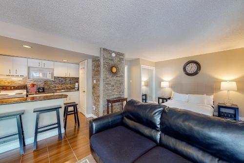 a living room with a couch and a bed and a kitchen at Condo 204 at North Creek Resort in Blue Mountains
