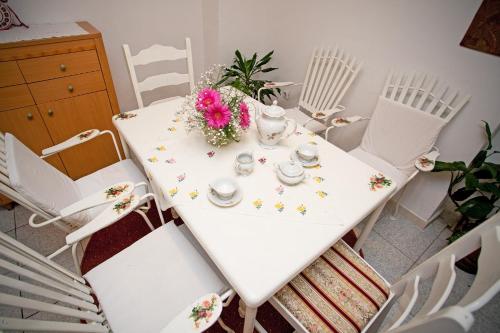 Family-friendly apartments with swimming pool Sustjepan, Dubrovnik - 17308
